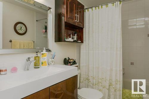 9730 174 St Nw, Edmonton, AB - Indoor Photo Showing Bathroom