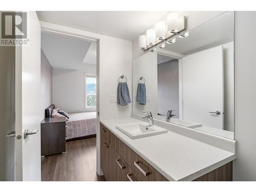775 Academy Way Unit# 120, Kelowna, BC - Indoor Photo Showing Bathroom