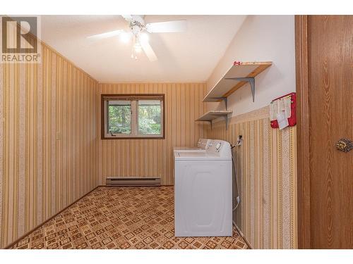 2710 Tranquil Place, Blind Bay, BC - Indoor Photo Showing Laundry Room