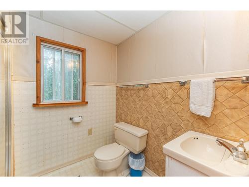 2710 Tranquil Place, Blind Bay, BC - Indoor Photo Showing Bathroom