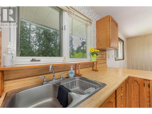 2710 Tranquil Place, Blind Bay, BC - Indoor Photo Showing Kitchen With Double Sink