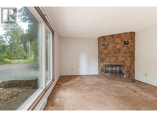 2710 Tranquil Place, Blind Bay, BC - Indoor Photo Showing Other Room With Fireplace