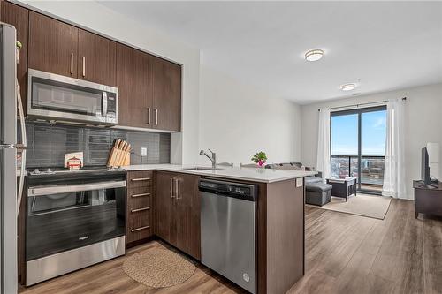 15 Queen Street S|Unit #2311, Hamilton, ON - Indoor Photo Showing Kitchen With Upgraded Kitchen