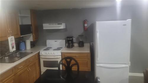 60 Chelsea Street, St. Catharines, ON - Indoor Photo Showing Kitchen