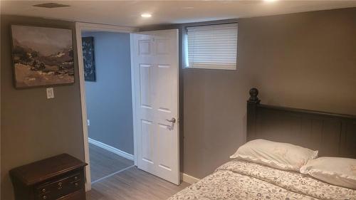 60 Chelsea Street, St. Catharines, ON - Indoor Photo Showing Bedroom