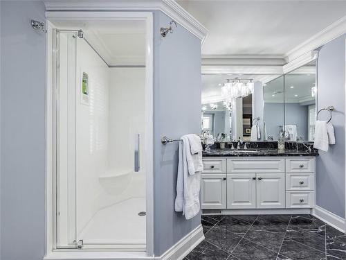 2100 Salisbury Court, Burlington, ON - Indoor Photo Showing Bathroom
