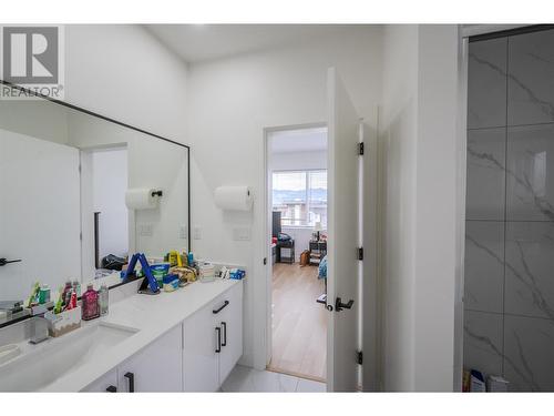 1074 Elk Street, Penticton, BC - Indoor Photo Showing Bathroom