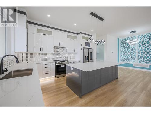 1074 Elk Street, Penticton, BC - Indoor Photo Showing Kitchen With Upgraded Kitchen