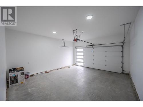 1074 Elk Street, Penticton, BC - Indoor Photo Showing Garage