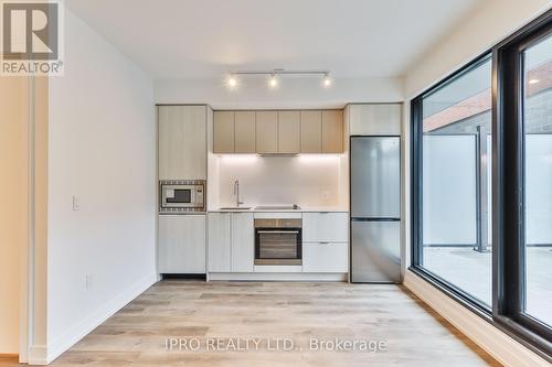 301 - 1 Jarvis Street, Hamilton, ON - Indoor Photo Showing Kitchen