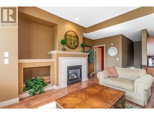 1795 Country Club Drive Unit# 119, Kelowna, BC - Indoor Photo Showing Living Room With Fireplace