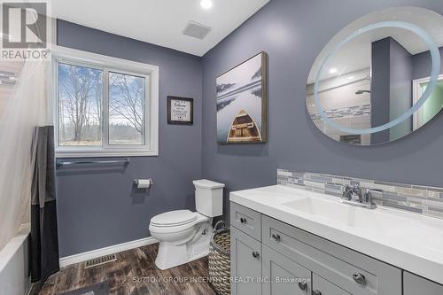 5617 7 Line N, Oro-Medonte, ON - Indoor Photo Showing Bathroom
