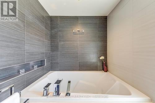 472 Aspen Forest Drive, Oakville, ON - Indoor Photo Showing Bathroom
