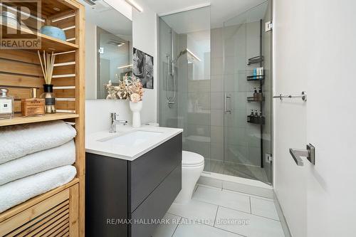 102 - 530 Indian Grove, Toronto, ON - Indoor Photo Showing Bathroom