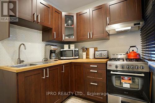 1438 Bloor Street W, Toronto, ON - Indoor Photo Showing Kitchen With Upgraded Kitchen