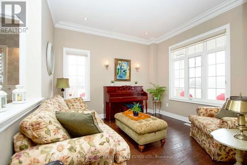 357 Shipway Avenue, Clarington, ON - Indoor Photo Showing Living Room