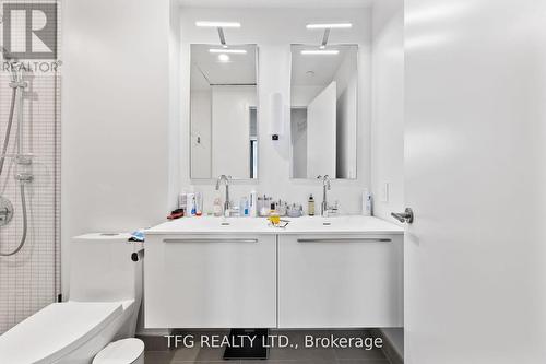 810 - 2720 Dundas Street W, Toronto, ON - Indoor Photo Showing Bathroom