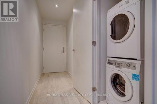401 - 60 Colborne Street, Toronto, ON - Indoor Photo Showing Laundry Room