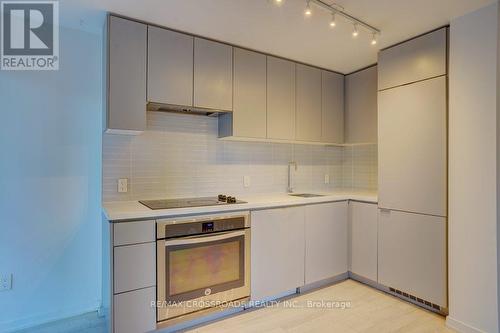 401 - 60 Colborne Street, Toronto, ON - Indoor Photo Showing Kitchen