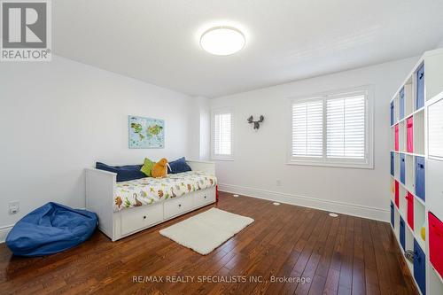 8C Clairtrell Road, Toronto, ON - Indoor