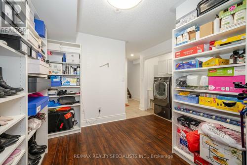 8C Clairtrell Road, Toronto, ON - Indoor
