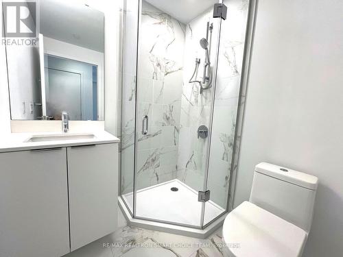 2610 - 8 Olympic Garden Drive, Toronto, ON - Indoor Photo Showing Bathroom