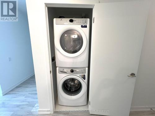 2610 - 8 Olympic Garden Drive, Toronto, ON - Indoor Photo Showing Laundry Room