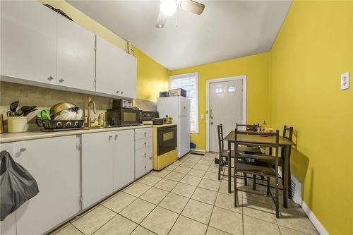 694 Wilson Street, Hamilton, ON - Indoor Photo Showing Kitchen