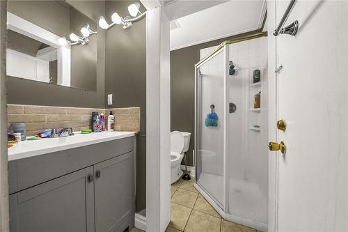 694 Wilson Street, Hamilton, ON - Indoor Photo Showing Bathroom