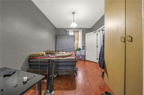 694 Wilson Street, Hamilton, ON - Indoor Photo Showing Bedroom