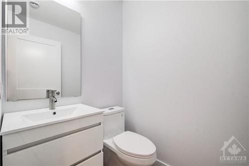 842 Maplewood Avenue Unit#A, Ottawa, ON - Indoor Photo Showing Bathroom