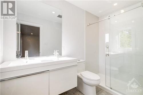 842 Maplewood Avenue Unit#A, Ottawa, ON - Indoor Photo Showing Bathroom