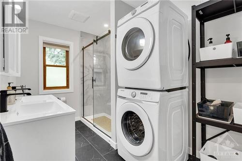 345 Cunningham Avenue, Ottawa, ON - Indoor Photo Showing Laundry Room