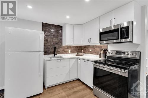 345 Cunningham Avenue, Ottawa, ON - Indoor Photo Showing Kitchen