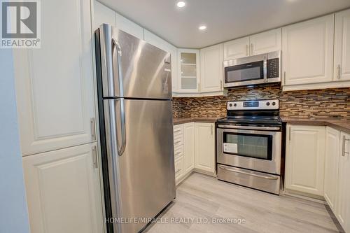 1405 - 325 Webb Drive, Mississauga, ON - Indoor Photo Showing Kitchen With Upgraded Kitchen