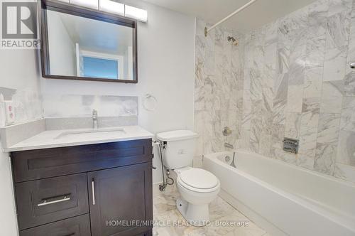 1405 - 325 Webb Drive, Mississauga, ON - Indoor Photo Showing Bathroom