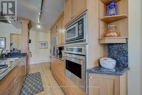 504 Main Street, Halton Hills, ON - Indoor Photo Showing Kitchen With Double Sink
