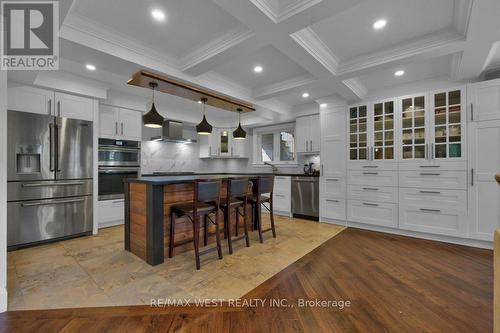 3573 Epworth Lane, Mississauga, ON - Indoor Photo Showing Kitchen With Upgraded Kitchen