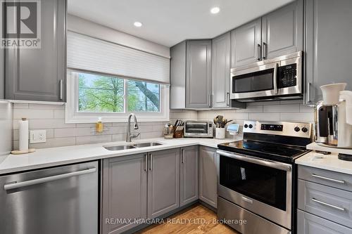 146 Gadsby Avenue, Welland, ON - Indoor Photo Showing Kitchen With Double Sink