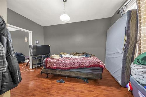 694 Wilson Street, Hamilton, ON - Indoor Photo Showing Bedroom