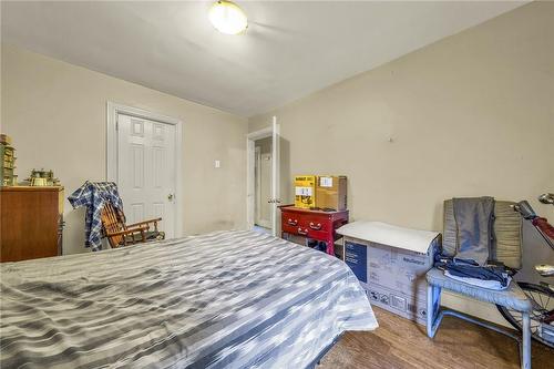 694 Wilson Street, Hamilton, ON - Indoor Photo Showing Bedroom