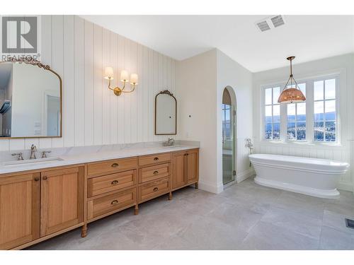 1561 Fairwood Lane, Kelowna, BC - Indoor Photo Showing Bathroom