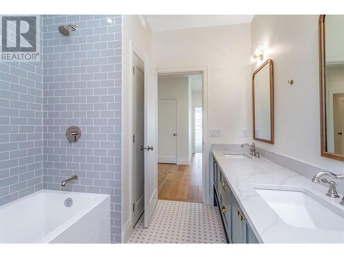 1561 Fairwood Lane, Kelowna, BC - Indoor Photo Showing Bathroom