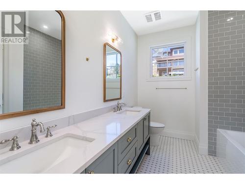 1561 Fairwood Lane, Kelowna, BC - Indoor Photo Showing Bathroom