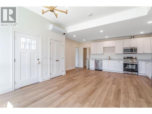 1561 Fairwood Lane, Kelowna, BC - Indoor Photo Showing Kitchen