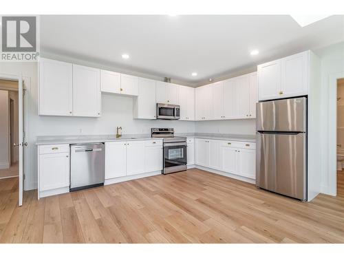 1561 Fairwood Lane, Kelowna, BC - Indoor Photo Showing Kitchen