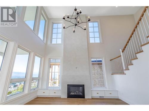 1561 Fairwood Lane, Kelowna, BC - Indoor With Fireplace