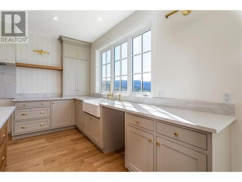 1561 Fairwood Lane, Kelowna, BC - Indoor Photo Showing Kitchen