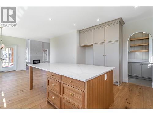 1561 Fairwood Lane, Kelowna, BC - Indoor Photo Showing Kitchen