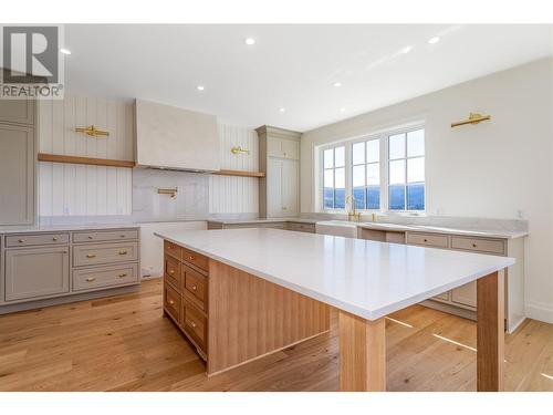 1561 Fairwood Lane, Kelowna, BC - Indoor Photo Showing Kitchen